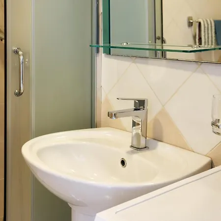 Central Beach Apartment Appartement Saranda