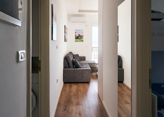 Central Beach Apartment *